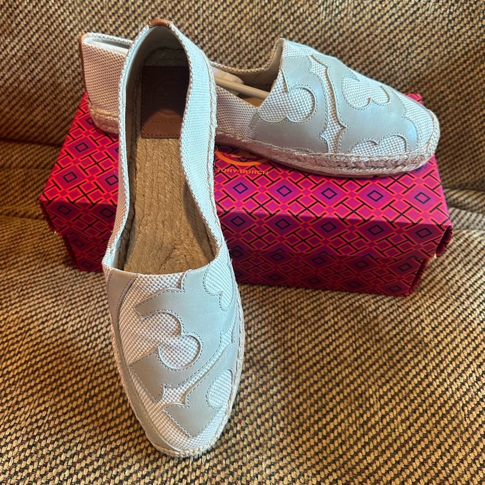 New Tory Burch Gray/Royal Tan Leather/Canvas Espadrille size 11 m